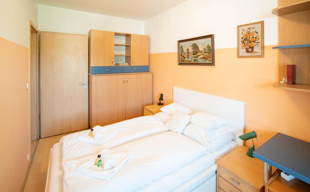 Free Parking Amphitheater Apartment - Wifi, Ac, Tv 부다페스트 외부 사진